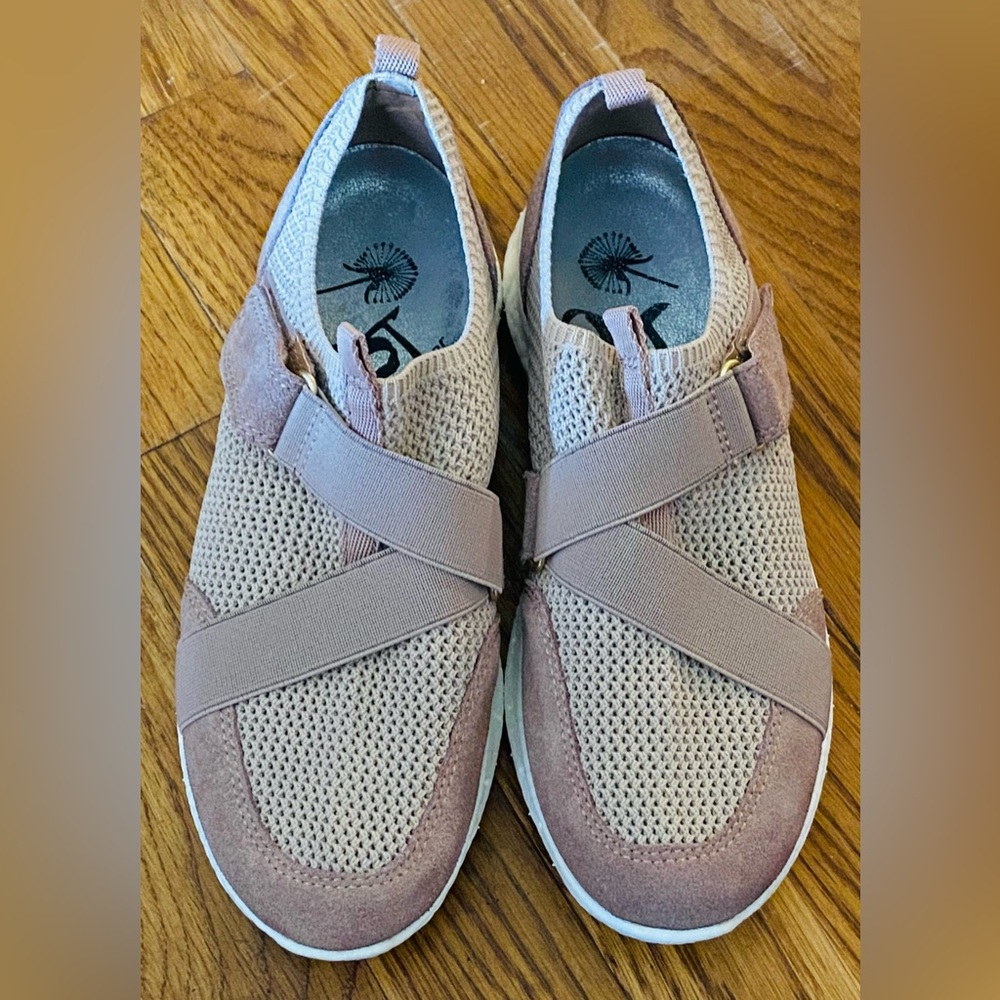OTBT Vicky Women's Slip On, size 6.5, EUC